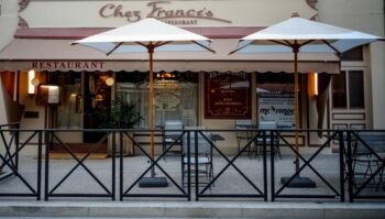 Après la rénovation de la façade de Chez Francis en Corrèze